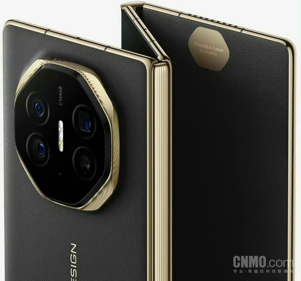 华为Mate XT 非凡大师 甲亢哥还在用华为三折叠手机!直播熟练使用分屏功能