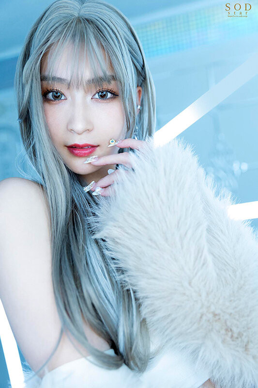 本庄鈴(本庄铃)作品STARS-828发布!出道五周年!变成了援交的辣妹网红!