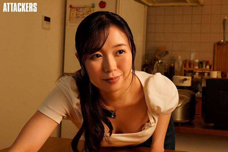 流川はる香(流川春香)作品ADN-710发布!最甜美的眼镜阿母露出奶头了⋯于是儿子的同学骑上去了!