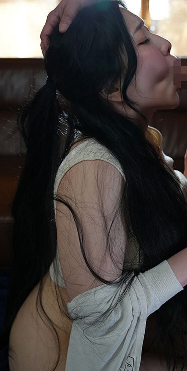 七海ティナ(七海蒂娜)作品JUR-435发布!电击专属!H罩杯的肉感艺能人在Madonna和暗黑杰伦乱来!