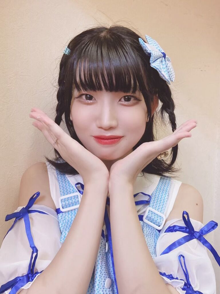 (FC2-PPV-4213659)那个皮肤白晰身材苗条又有奶的出鲍大学生竟然当过偶像!