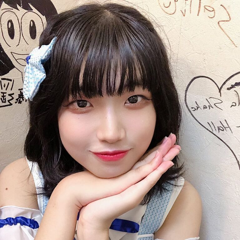 (FC2-PPV-4213659)那个皮肤白晰身材苗条又有奶的出鲍大学生竟然当过偶像!