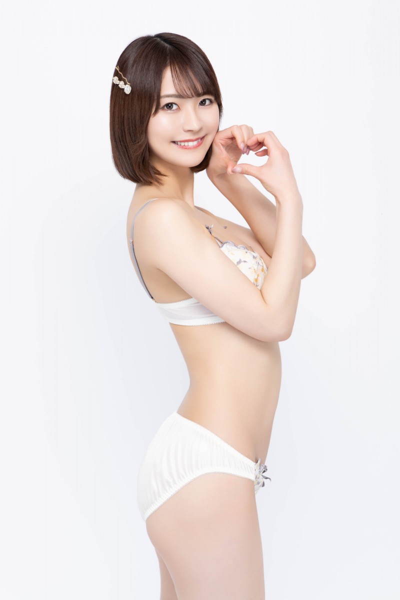 比波多野结衣和上原亚衣更贵!東條なつ(东条夏)的摄影会创天价!