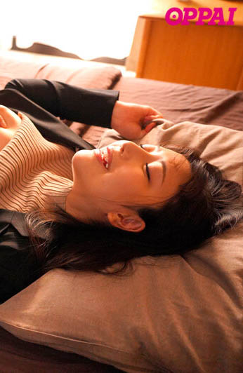 愛上みお(爱上未央)作品PPPE-069发布!姊姊准备结婚!弟弟把握最后一天时间疯狂交尾