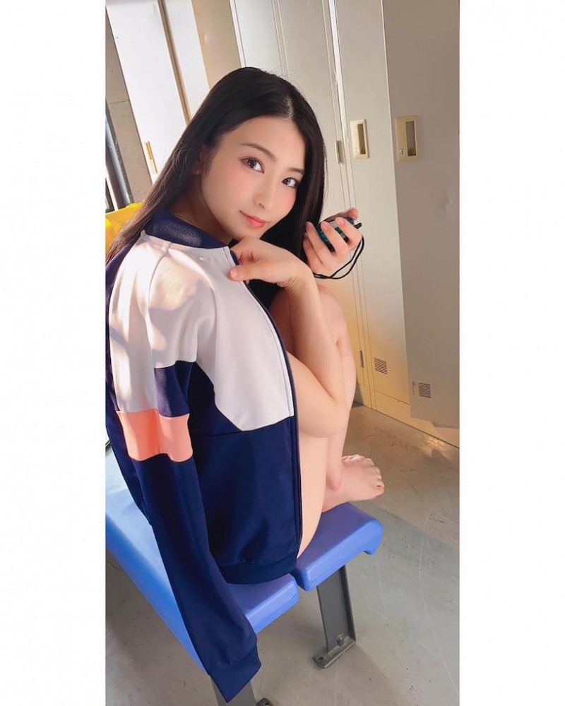 本庄鈴(本庄铃)作品STARS-187发布!SOD史上最强学园片!制服妹「天台掀裙」诱惑露出!