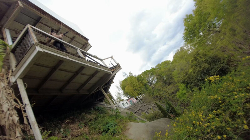 由良かな(由良佳奈)作品SUN-098发布!男优使出「火车便当」绝技,带着小只马到处挥洒尿液