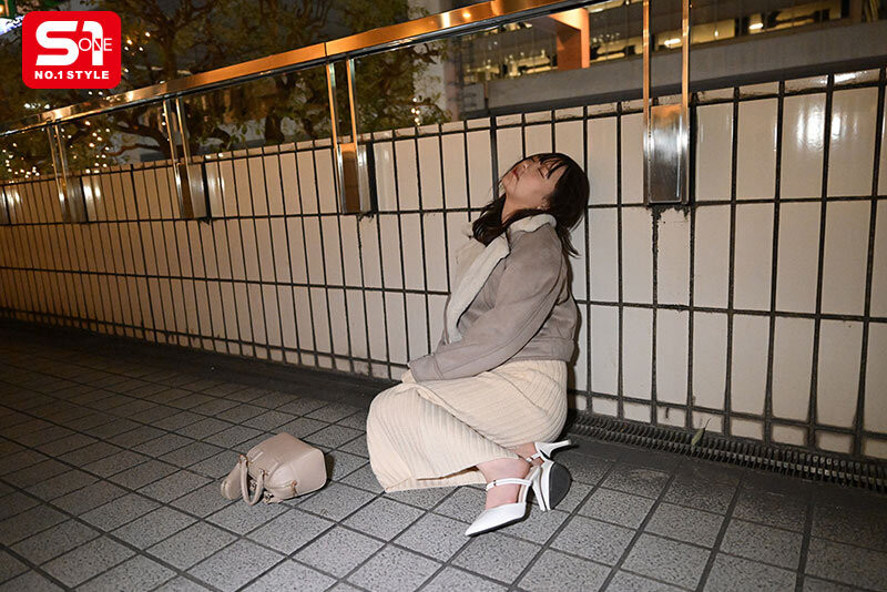 (SONE-886)暂离战线前的最后一支作品⋯村上悠华却想不起来自己拍了什么!