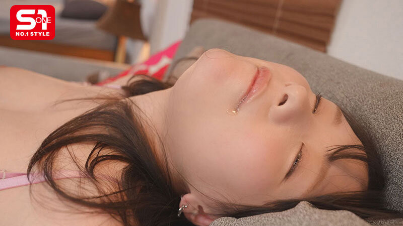 (SONE-886)暂离战线前的最后一支作品⋯村上悠华却想不起来自己拍了什么!