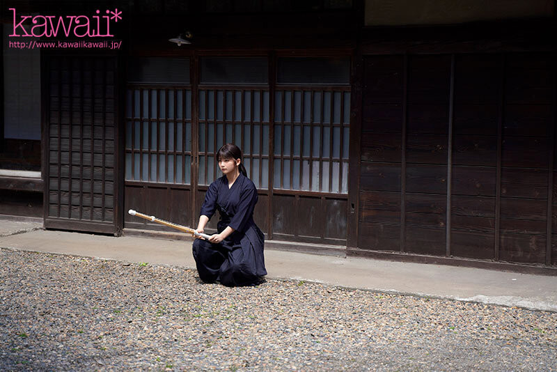 (CAWD-880)翻到爷爷的A片⋯于是她跑来东京找变态欧吉桑调教了！