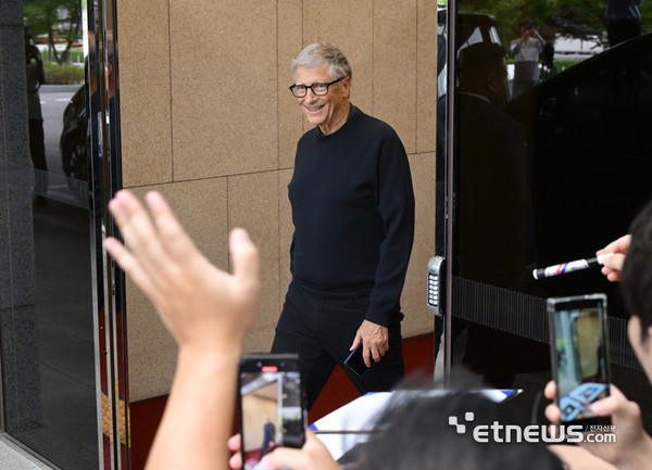 比尔·盖茨抵韩 比尔·盖茨已抵达韩国!将寻求疫苗合作 并参加综艺