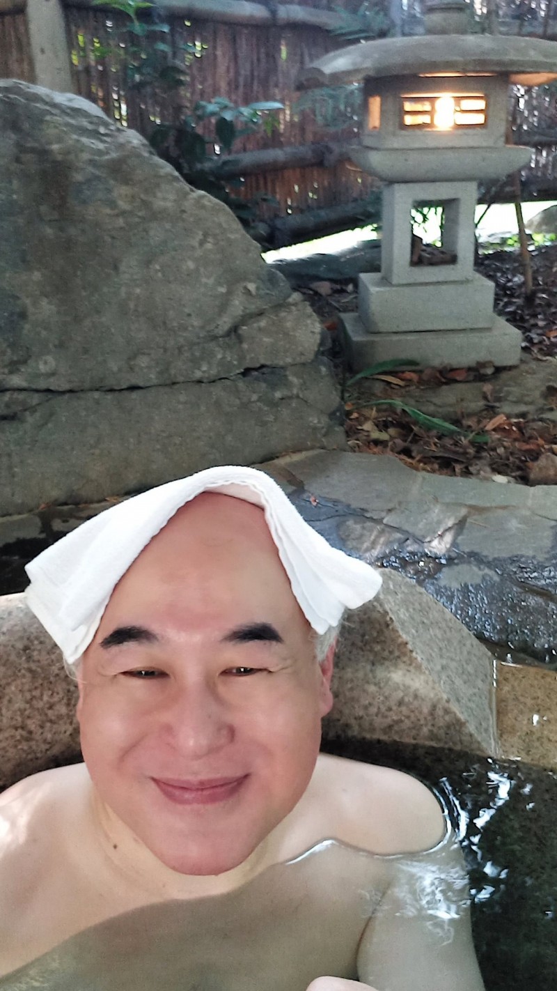 罹患罕见怪病⋯变态欧吉桑的他完全停工了!