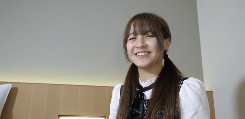 近期连续下马的超可爱酒窝妹原来是超受欢迎的写真女星!