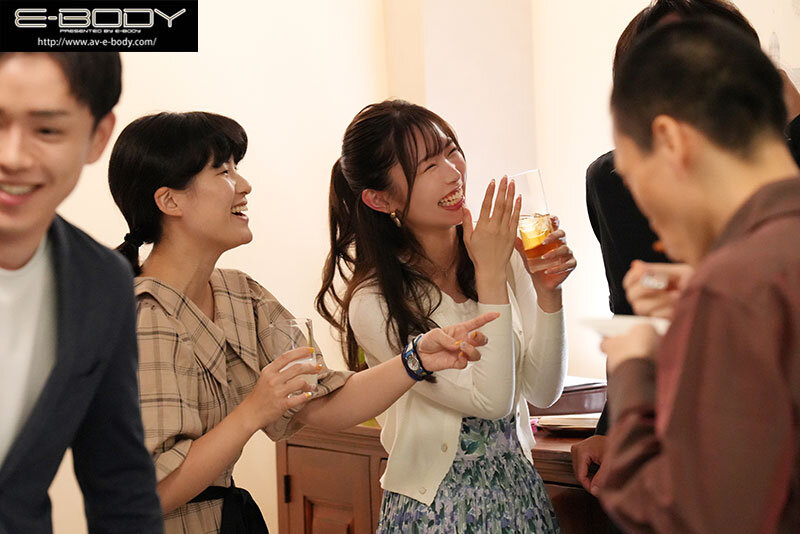 響蓮(响莲)作品EBWH-079发布!浮气性交!在同学会上与纤细巨乳前女友打炮!