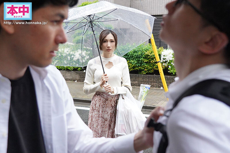 JULIA作品HMN-474发布!把欺负儿子的坏同学叫来美容院,用超绝品Body让他中出赔罪!