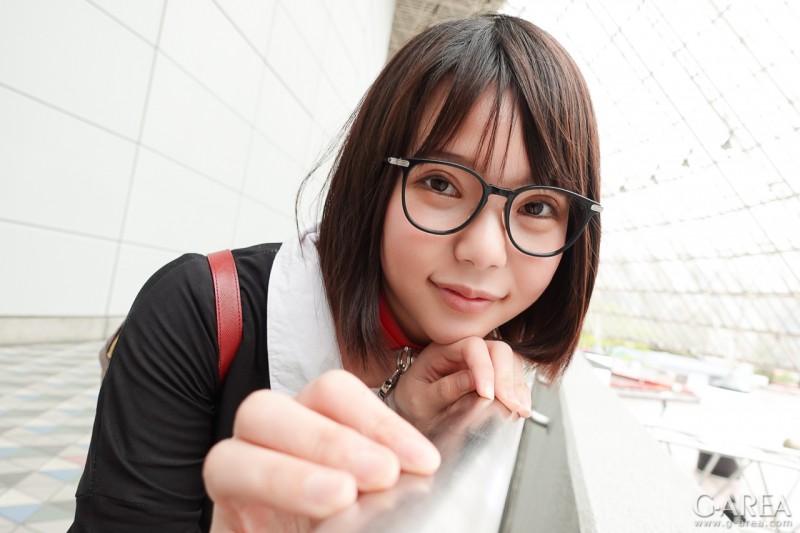 退出事务所⋯爱做鬼脸的巨乳眼镜妹不干了?