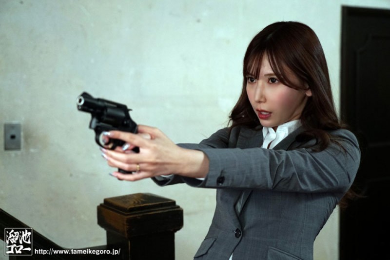 明里つむぎ(明里䌷)作品MEYD-812发布!被下药的人妻搜查官!在被囚禁的丈夫面前「惨遭轮奸」