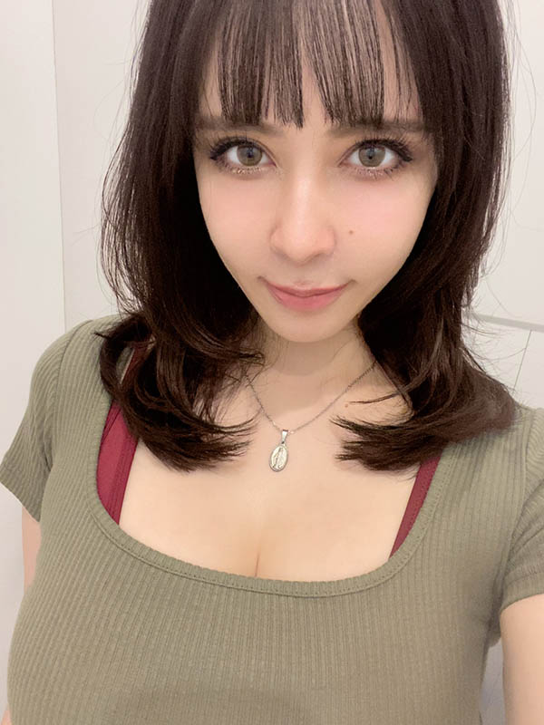 最新推荐!H Cup 饥渴人妻《宇佐美翠》精选作品介绍……