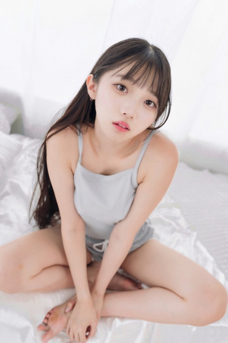 也是顶级AV预备军!她有九头身完美身材!