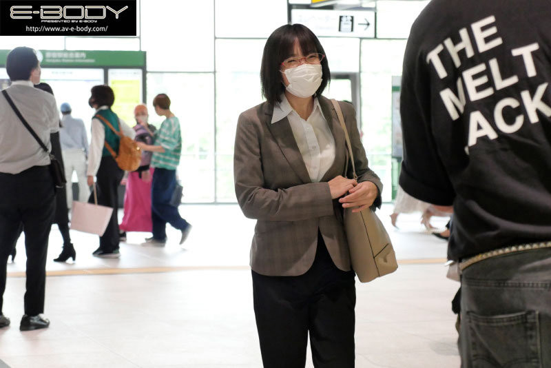 紅葉心愛(红叶心爱)出道作品EBOD-961发布!乡土味的公务员变成了身材教科书的尤物!