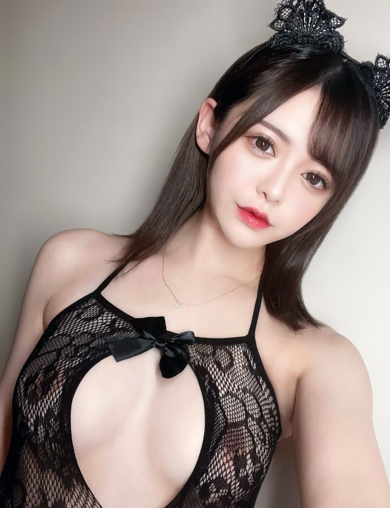 找到新的目标了!八头身黄金比的她不玩了!