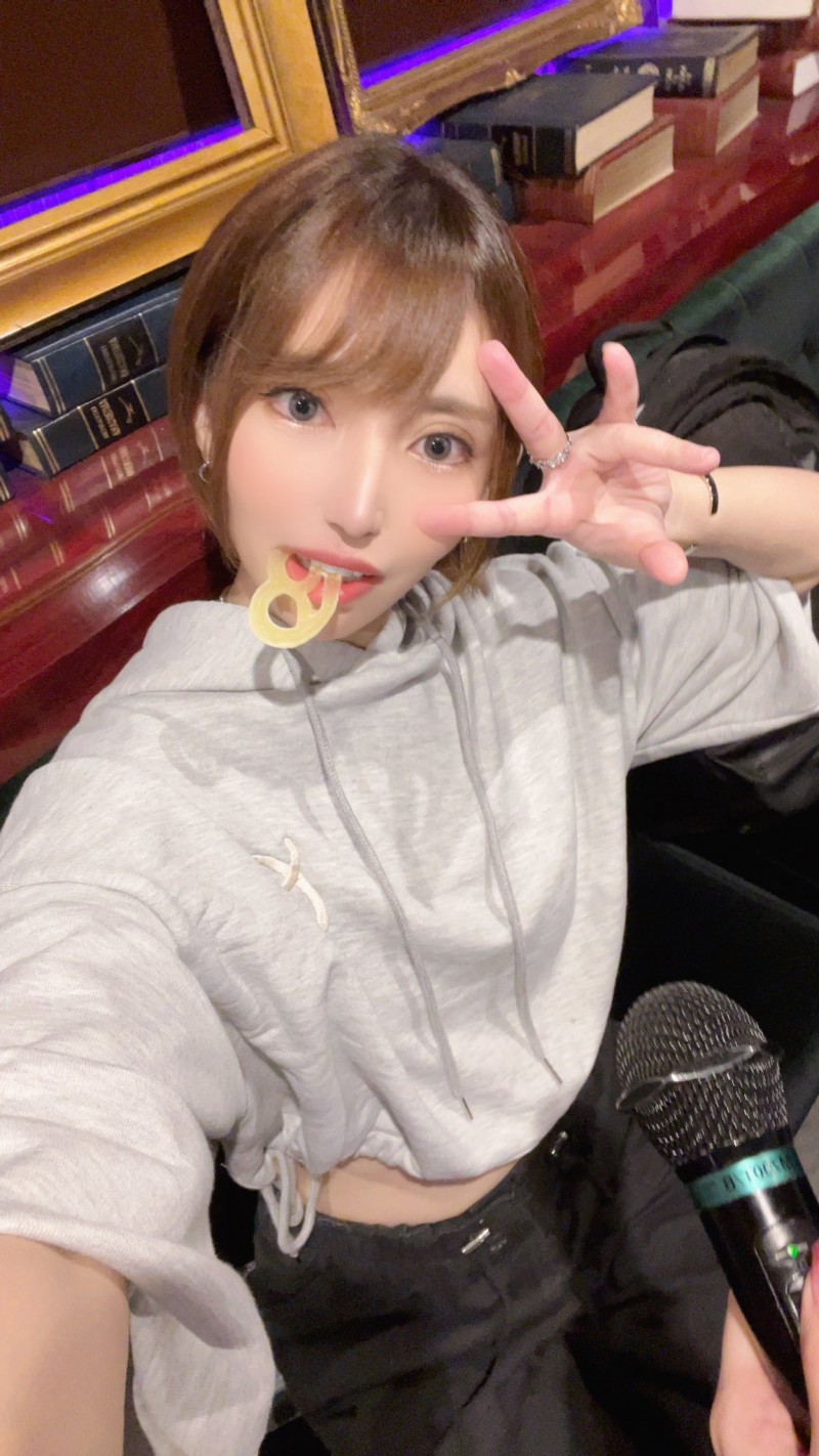 被家人抓到了!她考虑删掉社群帐号!