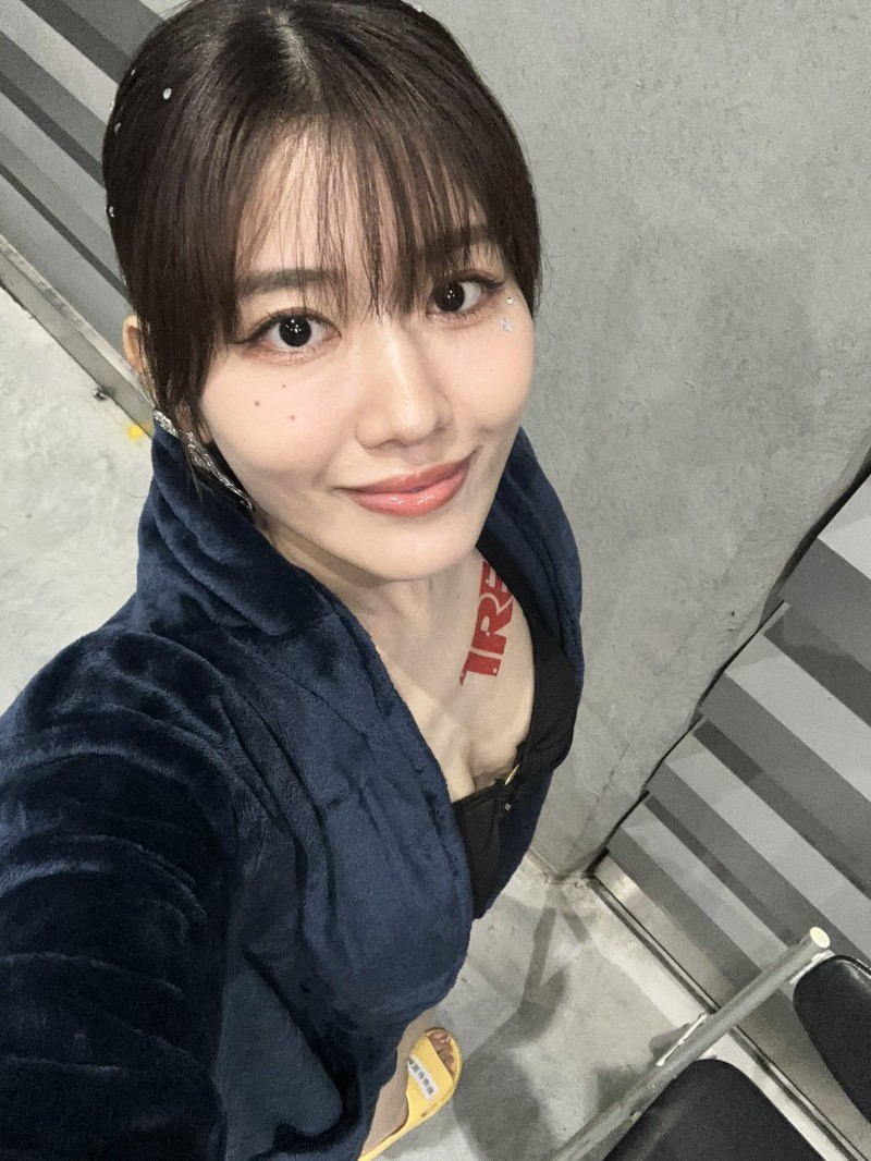 在TRE的后台⋯神宮寺ナオ(神宫寺奈绪)见到了让她很开心的人!