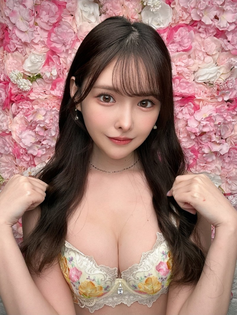 颜射炮击破百发!第100位演出的ドリームウーマン(Dream Woman)的女优会是?