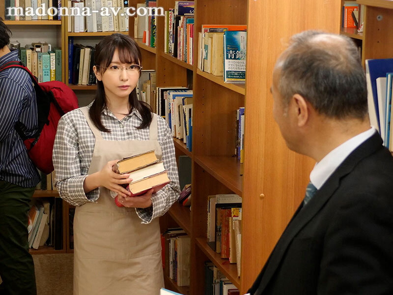 新妻ゆうか(新妻优香)作品JUR-422发布!人妻秘书因为老公出轨,干脆也跟社长在办公室里疯狂中出