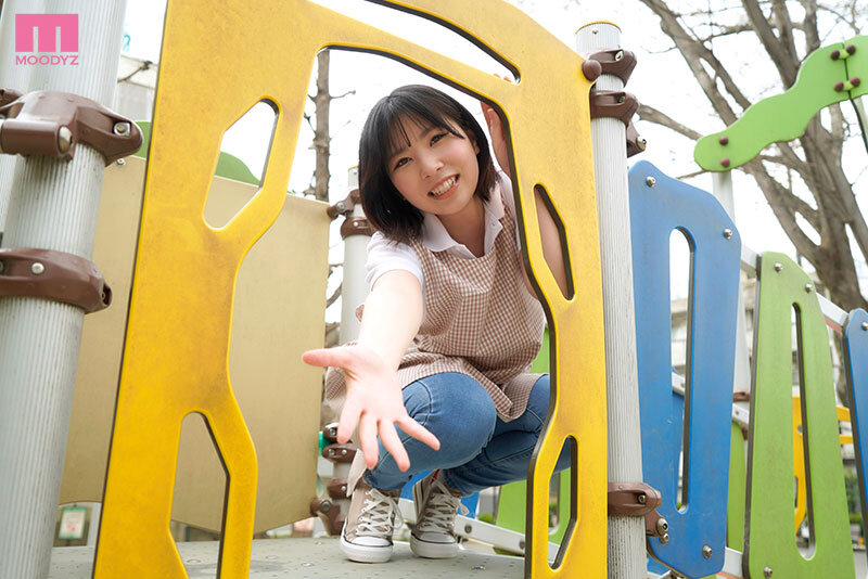 南見蒼(南见苍)出道作品MOER-012发布!朴素却有G奶的幼教师出道!大奶狂抖动还抹油乳交