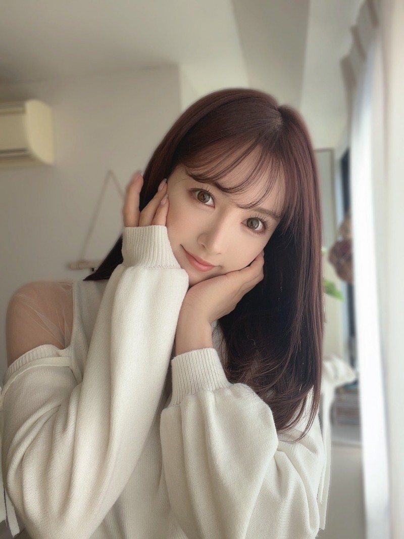 YouTube频道公布恋情?三上悠亚和奶油小生甜蜜共游环球影城!