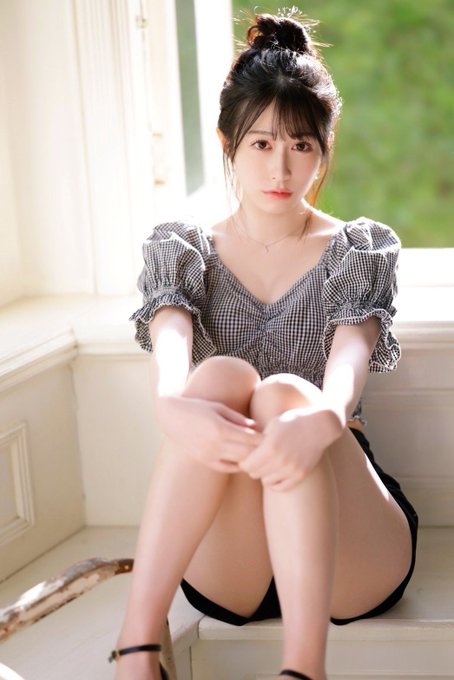 铃乃宇都(鈴乃ウト)出道作品番号及封面,铃乃宇都个人简介