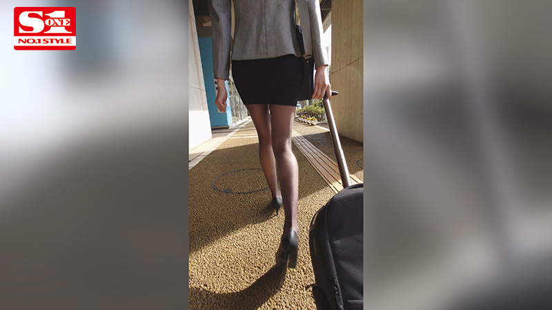 星宮一花(星宫一花)作品SSIS-437发布!疫情搅局!美腿空服员航班大减为了生计惨沦总裁专属肉便器