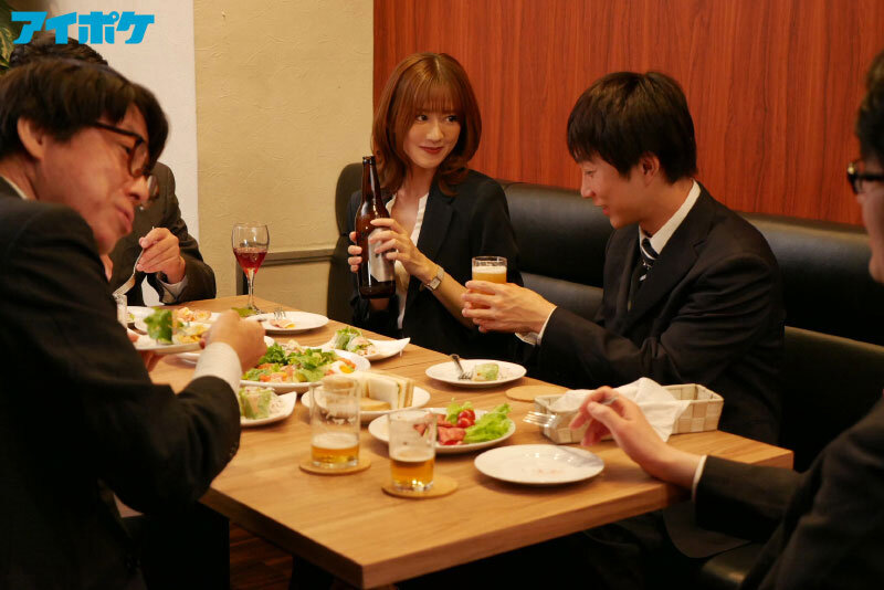 希島あいり(希岛爱里)作品IPX-938发布!迎新会喝醉,醒来旁边静躺着一个美女!下身还留有中出的痕迹