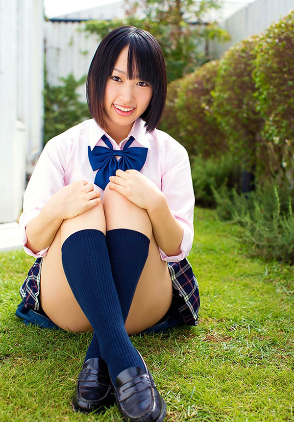 最新推荐!制服写真出道杂志偶像《云乃亚美》精选作品介绍……