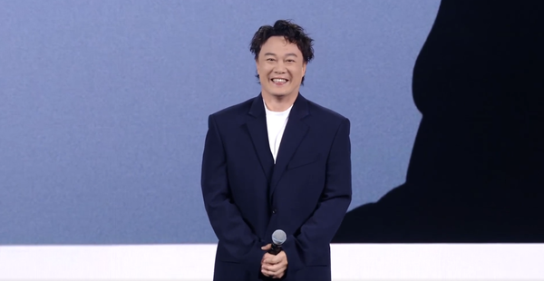 陈奕迅现身REDMI新品发布会 新版《K歌之王》现场首发 陈奕迅现身REDMI新品发布会 新版《K歌之王》现场首发