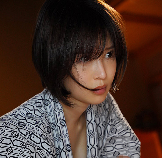 上不了末班车改被上司上!一整晚连续高潮升天…风骚OL回神发现已白天