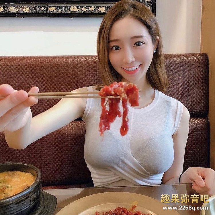 jkforum1624555329.jpg 韩国最凶英文老师! 不科学的浑圆乳量根本真人版娜美!