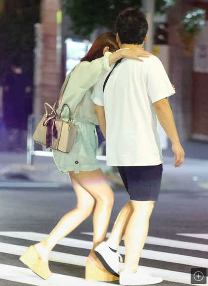 【博狗扑克】抓到了!美乃すずめ(美乃雀)和搞笑艺人过夜!【EV扑克下载】 【博狗扑克】抓到了!美乃すずめ(美乃雀)和搞笑艺人过夜!【EV扑克下载】