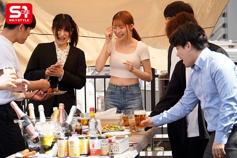 笹倉彩(笹仓彩)作品SONE-953发布!酒后变超随便的巨乳OL,在公司烤肉会上对所有员工双腿大开