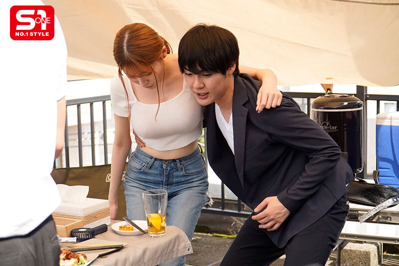 笹倉彩(笹仓彩)作品SONE-953发布!酒后变超随便的巨乳OL,在公司烤肉会上对所有员工双腿大开