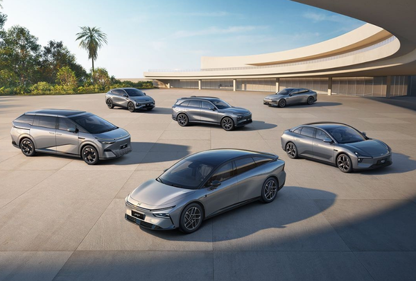 已有三家新势力车企提前完成年度目标：零跑小鹏小米