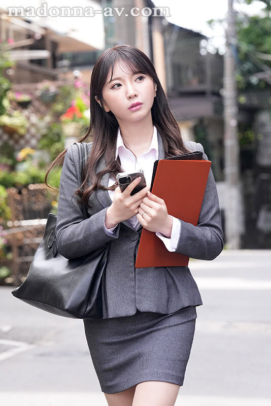 新妻ゆうか(新妻优香)作品JUR-530发布!为帮老公还债!靓女业务员向大公司社长献上“巨乳美体”!