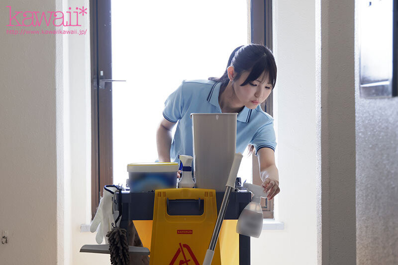 【博狗扑克】(CAWD-942)20岁、F罩杯、超细小蛮腰！小泉枫是日本15万清洁人员中最可爱的妹子！