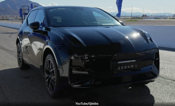 【小鱼Poker】来自东方的&ldquo;降维打击&rdquo; 美国特斯拉车主试驾极氪后感叹