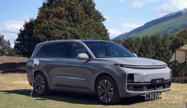 理想L9 理想汽车双冠:MEGA与L9领跑2025年保值率榜单!