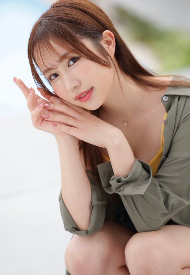 夕雏惠美里(夕雛エミリ)出道作品番号及封面，夕雏惠美里个人简介