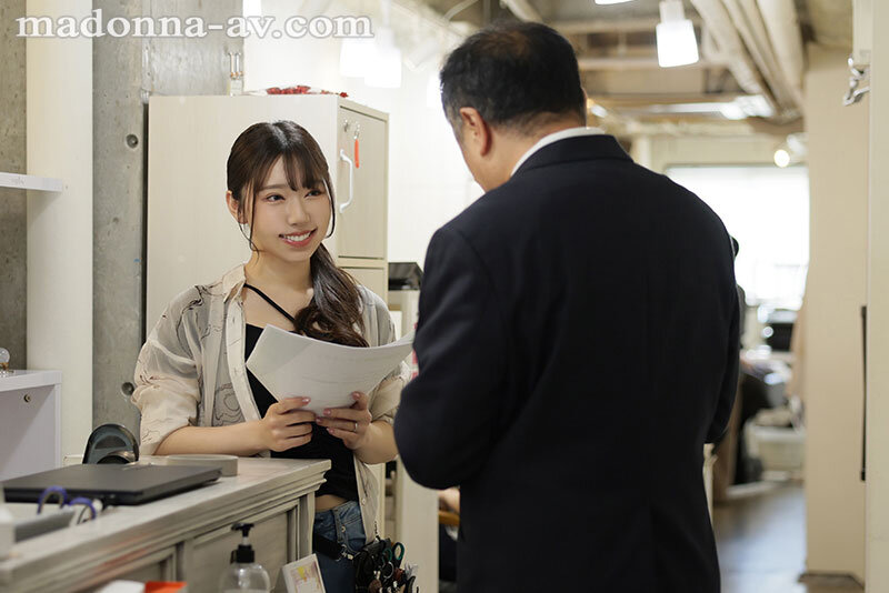 沙月芽衣(JUR-666) 「人妻美发师」趁老公出差在店里偷情!假洗头真洗面奶