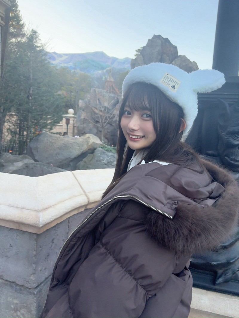 【博狗扑克】在迪士尼被认出来！发片机器的她不开心！【EV扑克下载】