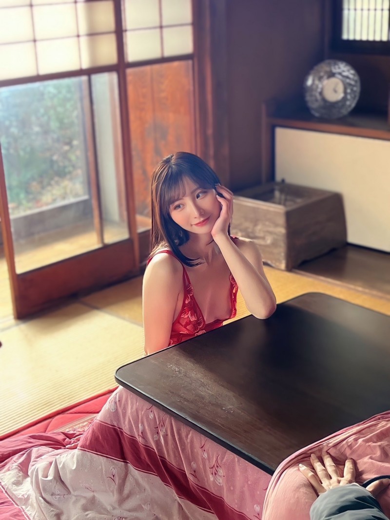 【博狗扑克】见面会惊魂！台日混血的Nia遇到咸猪手！【EV扑克下载】