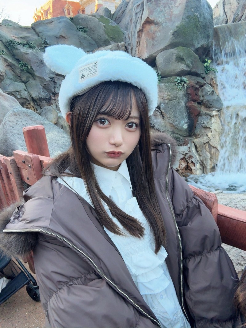 【博狗扑克】在迪士尼被认出来！发片机器的她不开心！【EV扑克下载】